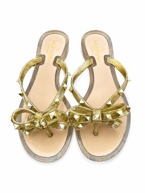 Valentino Garavani Rockstud Bow Jelly Thong Sandals Gold Glitter EU 36 Italy